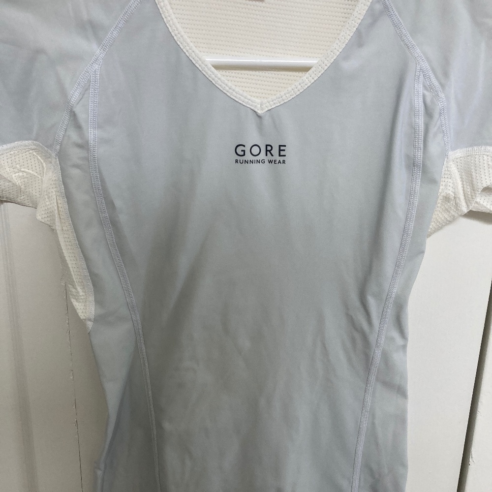 Gore running wear- t-shirt- windproof-size -size XS- never worn